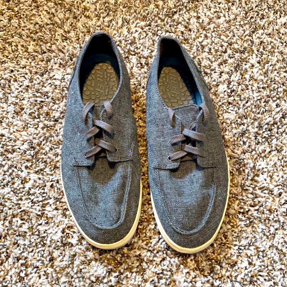 Reef Men’s size 8 shoes